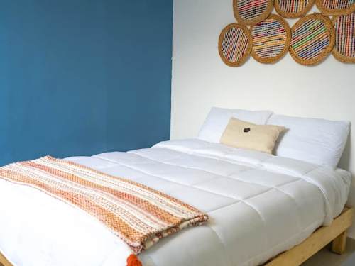 Studio with comfortable queen-size bed