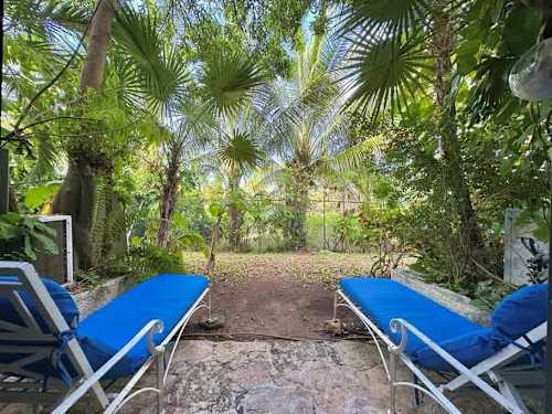 Garden pathway with seating (shared)