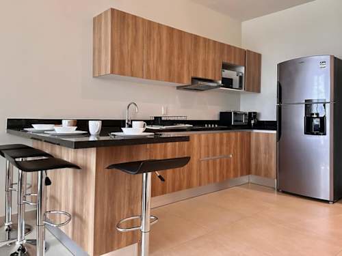Fully equipped kitchen with island