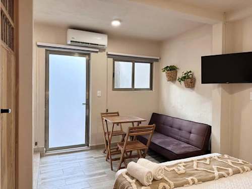 Studio with sofa bed, air conditioning and Smart TV.