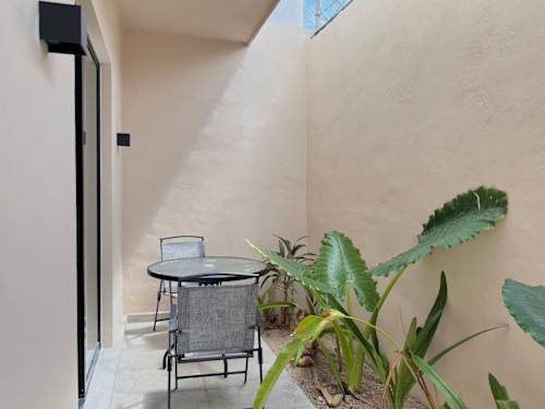 Shared leafy internal garden
