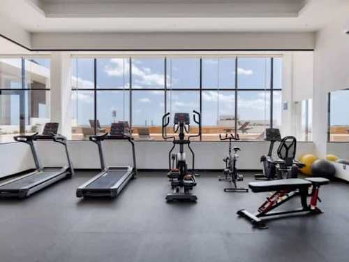 On-site fitness center / gym (shared)