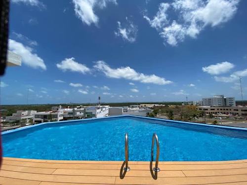 Rooftop pool with lagoon view (shared)