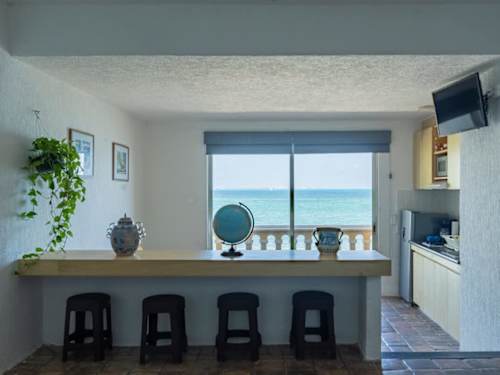 Studio with two double beds and Smart TV