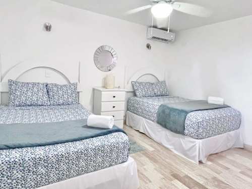 Bedroom with 2 double beds