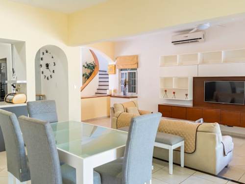 Kitchen and dining area
