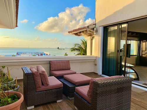 Covered terrace lounge with sea view