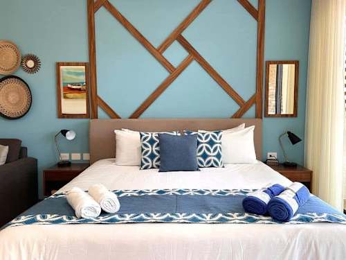 Studio with king bed, AC, WiFi and smart TV