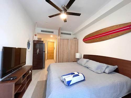 Bedroom with King-size bed