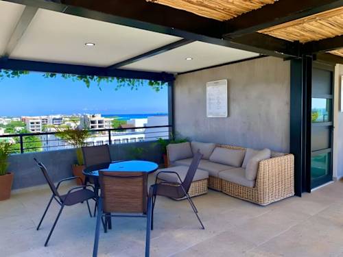 Shared rooftop lounge seating (common area)