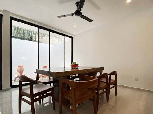 Dining area with ceiling fan