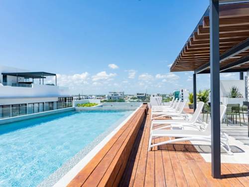Shared rooftop pool (communal)