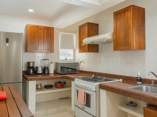 Fully equipped kitchenette