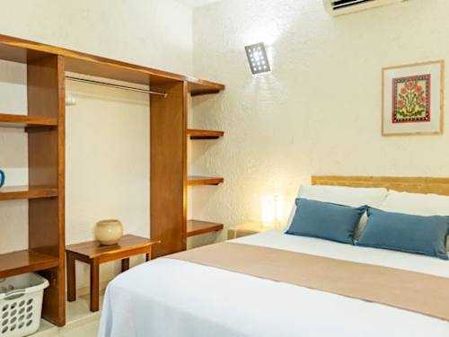 Studio - queen bed