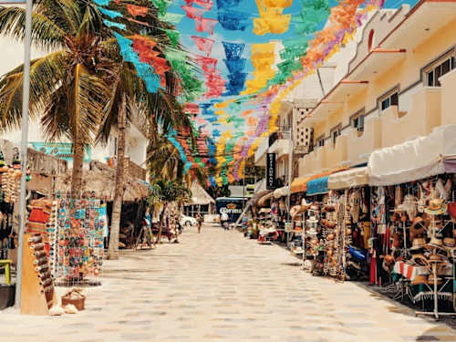 Nearby: the famous 5th Avenue, shops and dining.