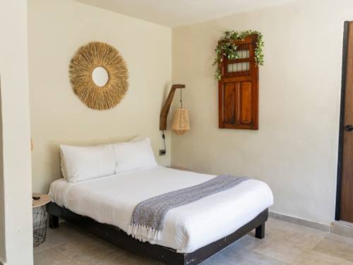 Sleeping area with double bed