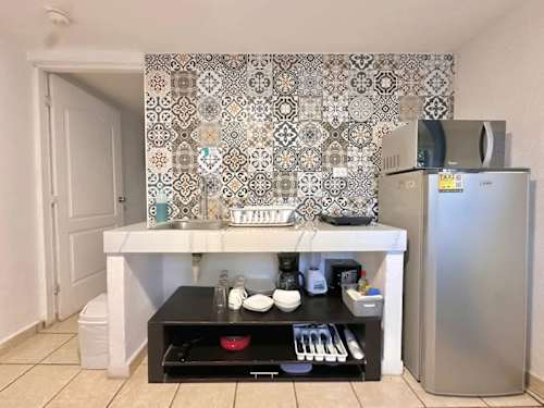 Equipped kitchenette with refrigerator and dining table