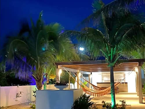 Landscaped common gardens for guests to enjoy
