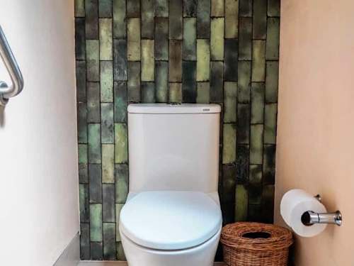Ensuite full bathroom with walk-in shower