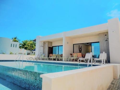 Shared swimming pool and sun deck