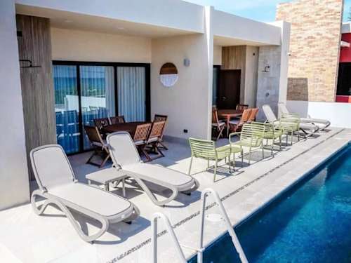 Shared pool with sun loungers and sea view (common area)
