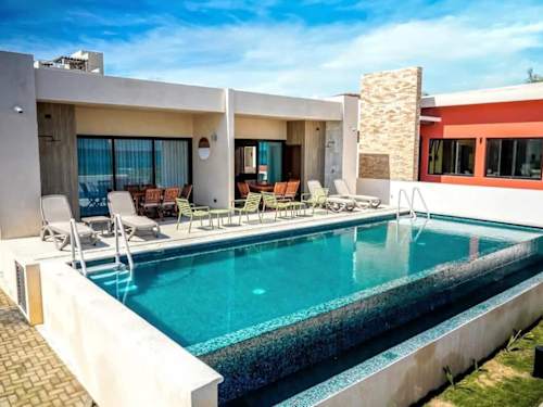 Shared pool with sea views (common area)