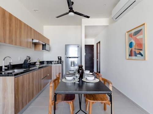 Dining area and fully equipped kitchen