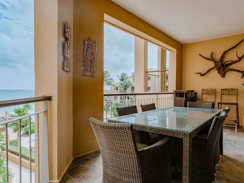 Dining area with balcony and ocean view (private)