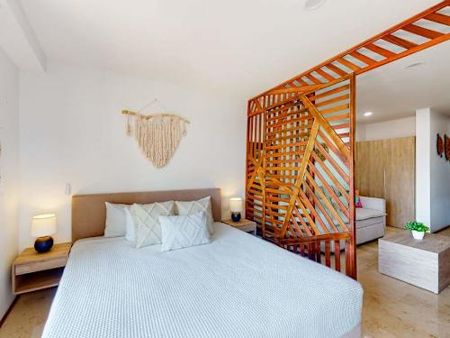 King bed with decorative accent wall
