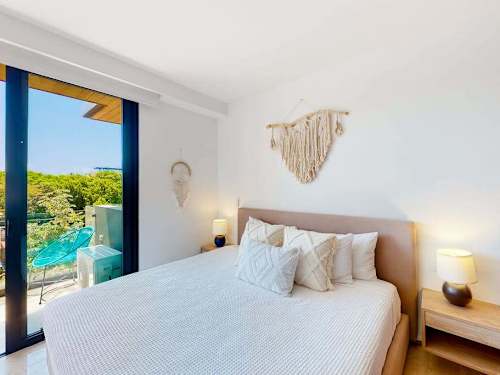 Sleeping area with plush King-size bed