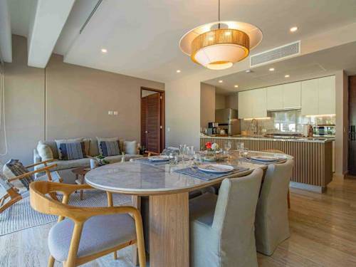 Dining table for four with pendant lighting