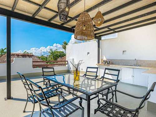 Indoor dining area for 4