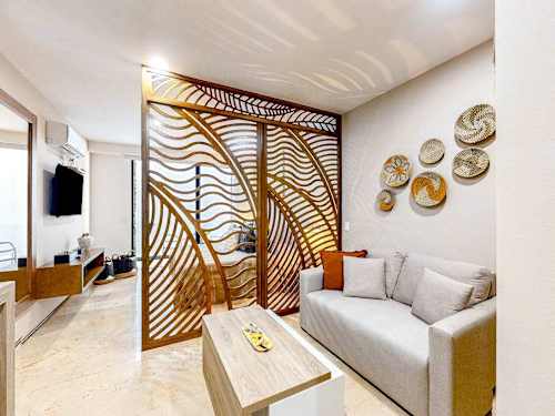 Studio with king bed and lounge seating