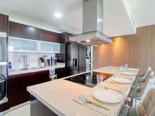 Fully equipped kitchen