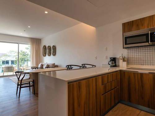 Fully equipped kitchen with breakfast island