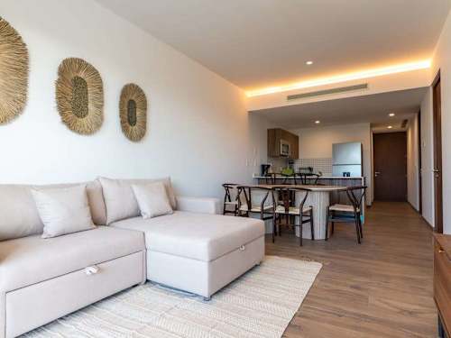 Spacious living and dining area
