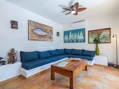 King bedroom with ceiling fan