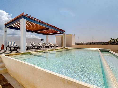 Shared rooftop plunge pool