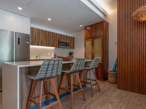 Kitchen with breakfast bar seating
