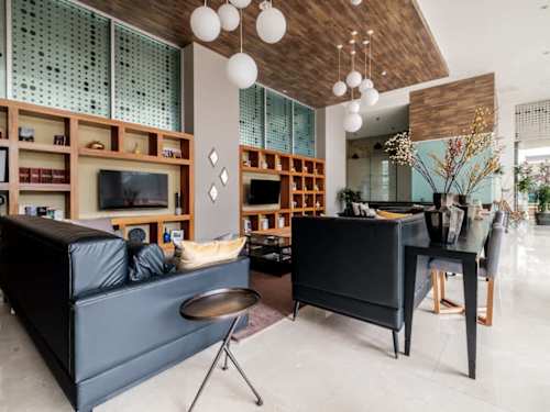 Open living and media area with built-in shelving, a relaxed space to gather in Nuevo Polanco