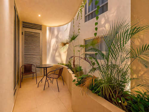Private entrance with greenery