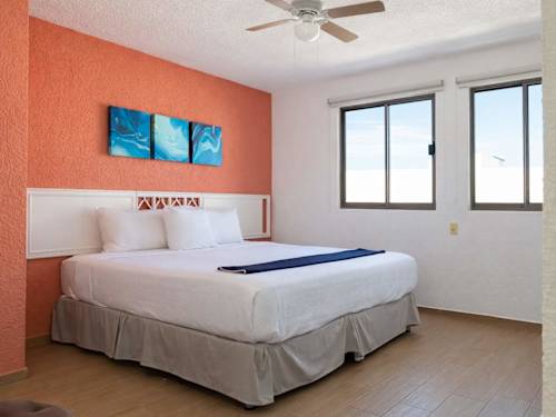 Bedroom with king bed (orange accent wall)