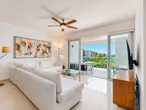 Living room opening onto the balcony