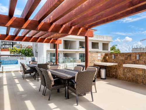 Rooftop terrace lounge and dining (shared)