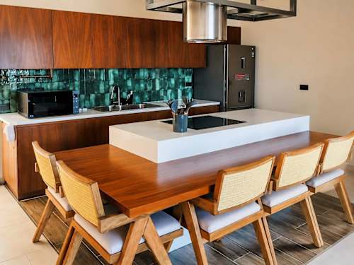 Dining area for 6
