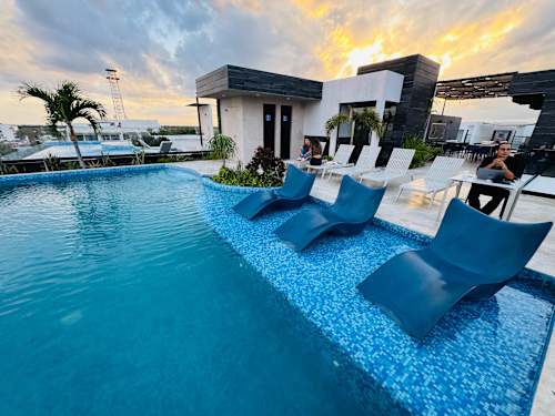 Ground-Floor Studio · Terrace & Rooftop Pool