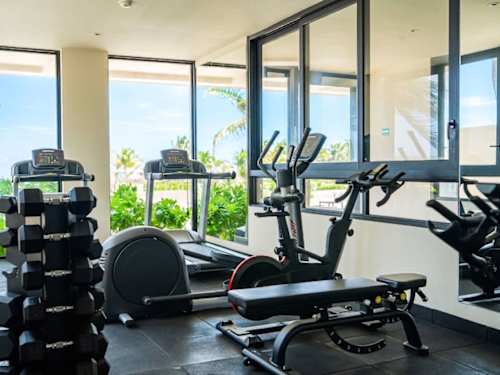 Spacious 3BR beachfront retreat | rooftop pool gym