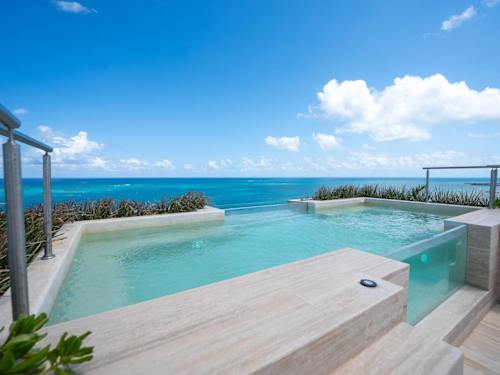 Spacious 3BR beachfront retreat | rooftop pool gym