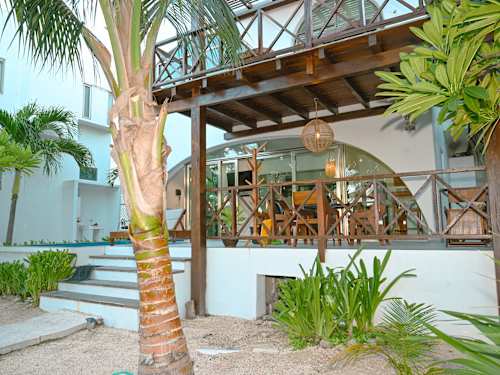 Isla Villa: Private Pool, Sunrises, 90m Beach