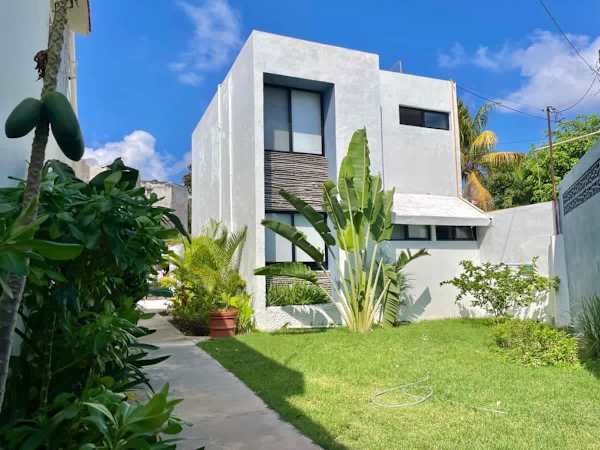 Downtown Cancún Garden Studio · WiFi & A/C